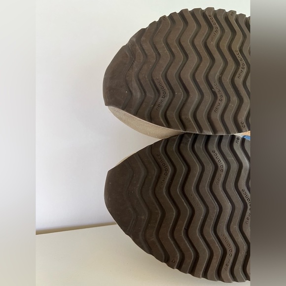 New Balance Women's 237 Sneaker with Peach/Blue/Cream colors, size 9 - Picture 8 of 11